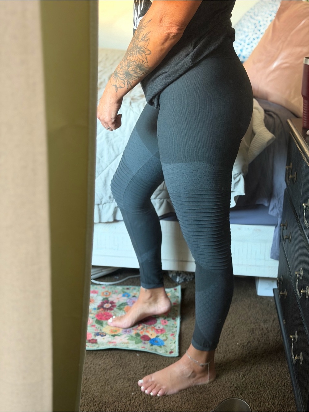 SPANX Black Seamless Textured High-Rise Leggings - Picture 3 of 6